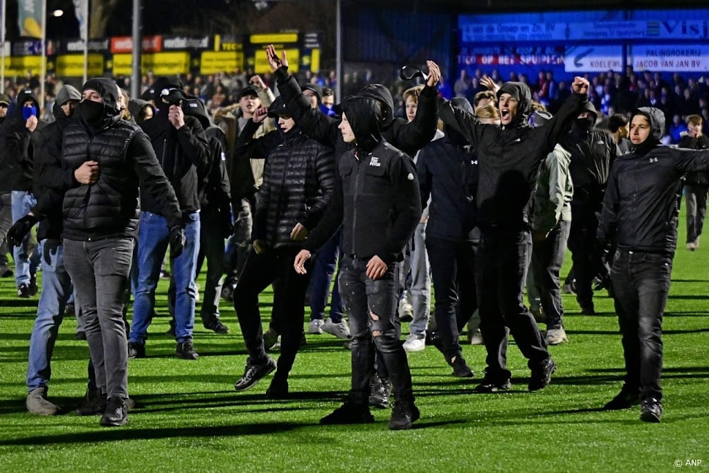 Spakenburg-voorzitter: rellende fans kwamen niet uit Spakenburg