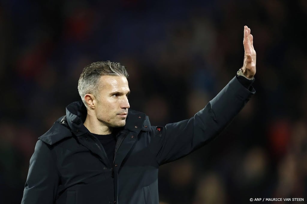 Trainer Van Persie voelt vertrouwen van iedereen bij Feyenoord