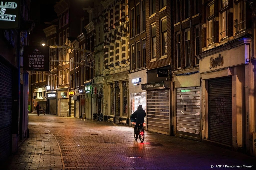 'Avondklok schuift een half uur op'