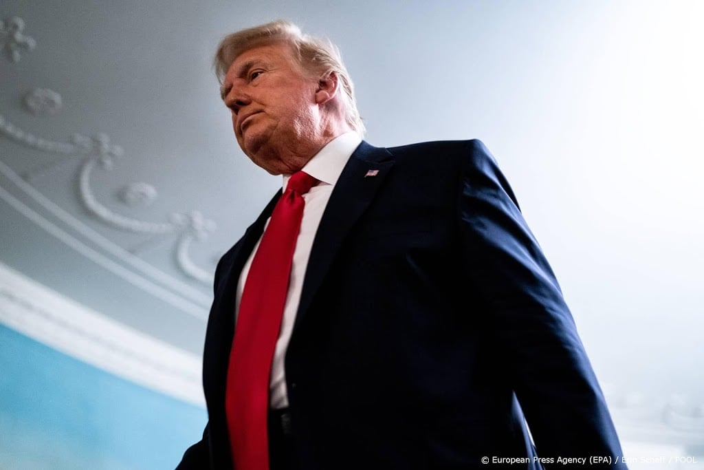 President Trump verlaat voor laatste keer het Witte Huis 