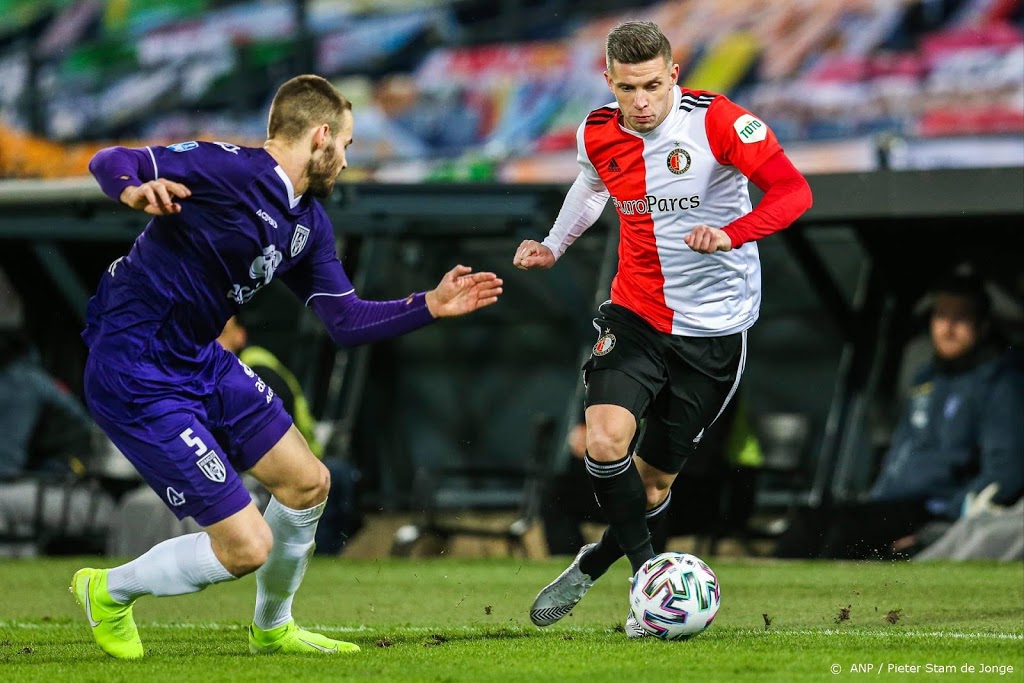 Feyenoord herstelt zich van slechte start en zit bij laatste acht