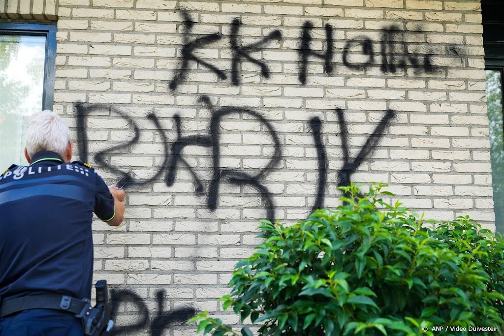 Elf leden harde kern Feyenoord aangehouden