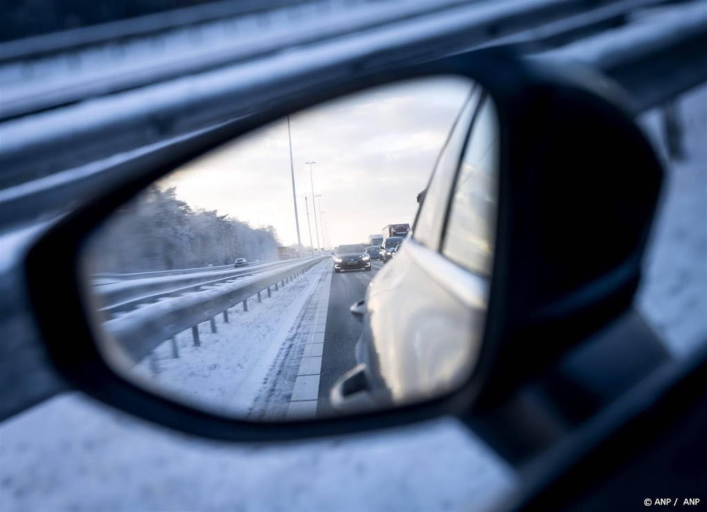 KNMI waarschuwt voor gladheid zondag en zware windstoten maandag