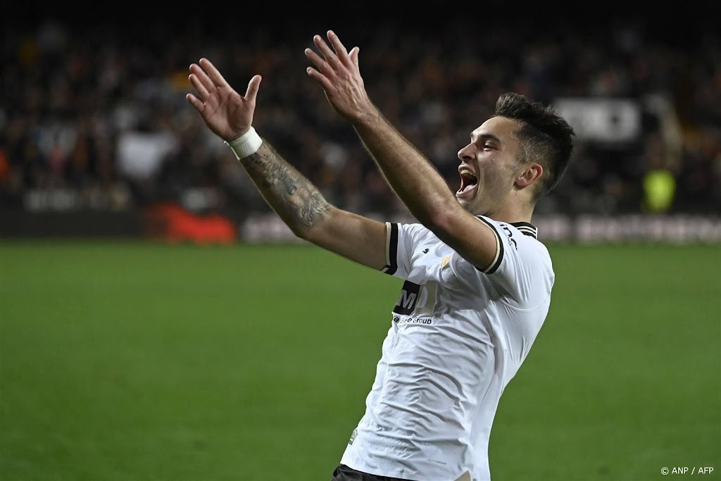 Aanvaller Duro helpt Valencia aan zege op Athletic Club