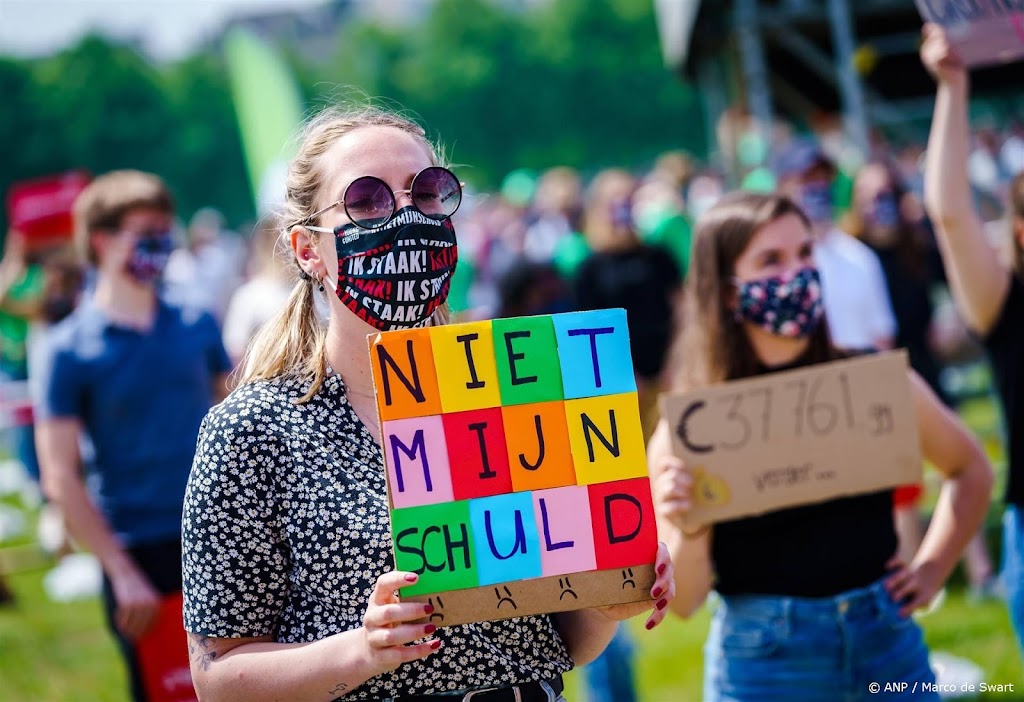 DUO wijst oud-studenten op aanvraag tegemoetkoming
