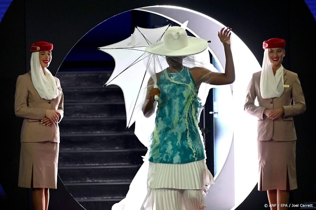 Flamboyante oud-winnares Osaka naar tweede ronde Australian Open