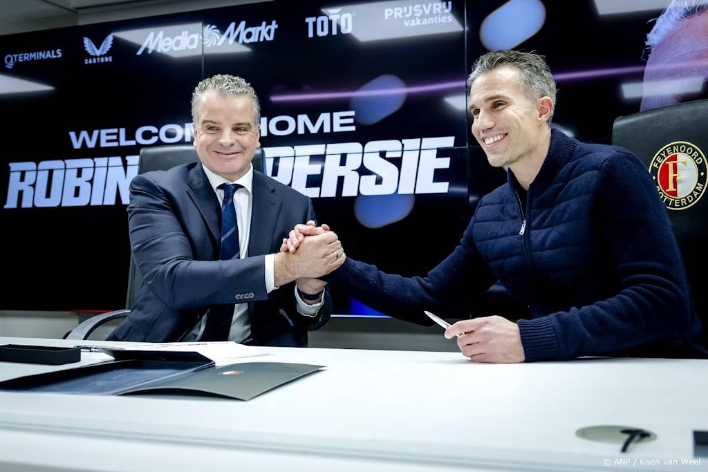 Directeur Te Kloese houdt vertrouwen in ommekeer met Van Persie 