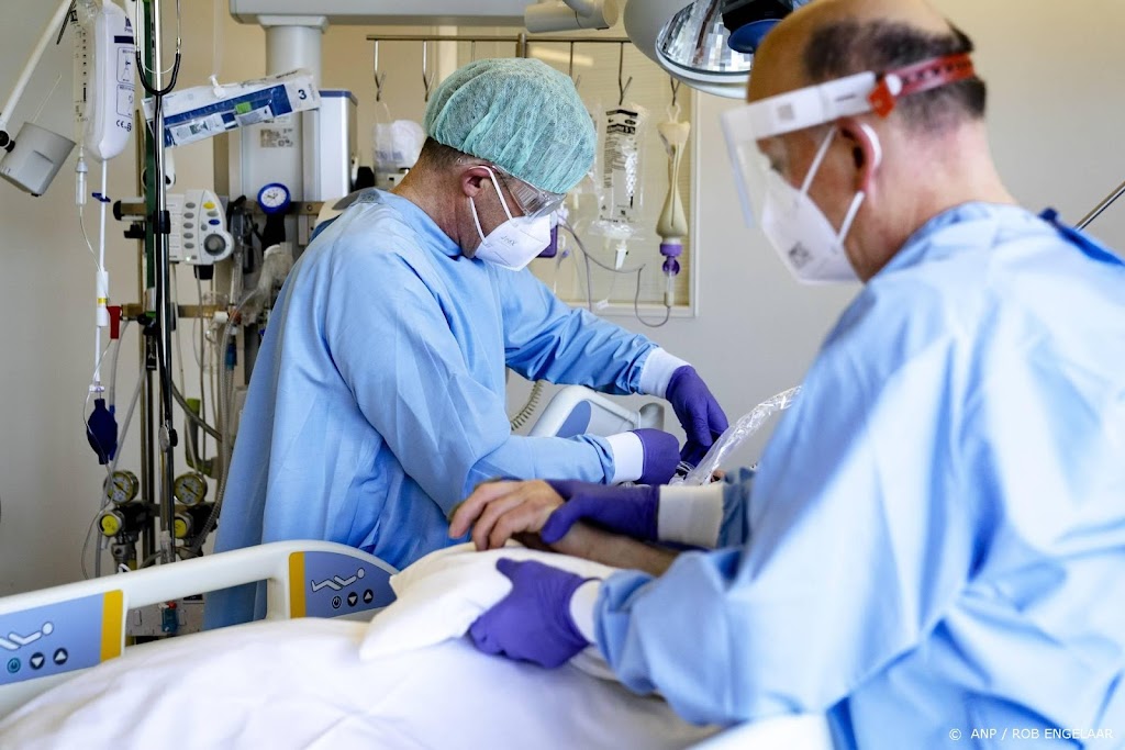 Aantal coronapatiënten in ziekenhuizen iets afgenomen