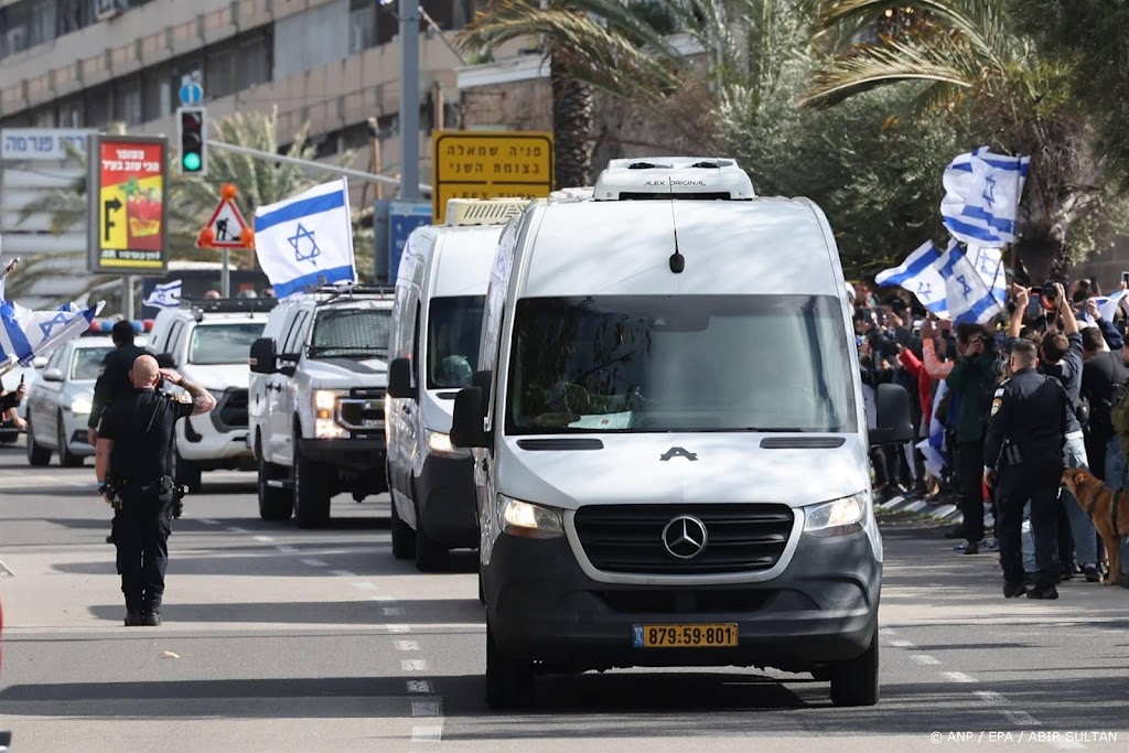 Lichamen overleden gijzelaars aangekomen in Tel Aviv
