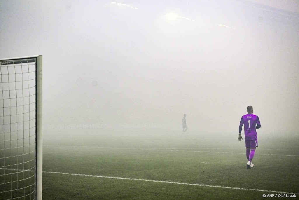 Ajax verliest ook doelman Jaros met zware knieblessure 