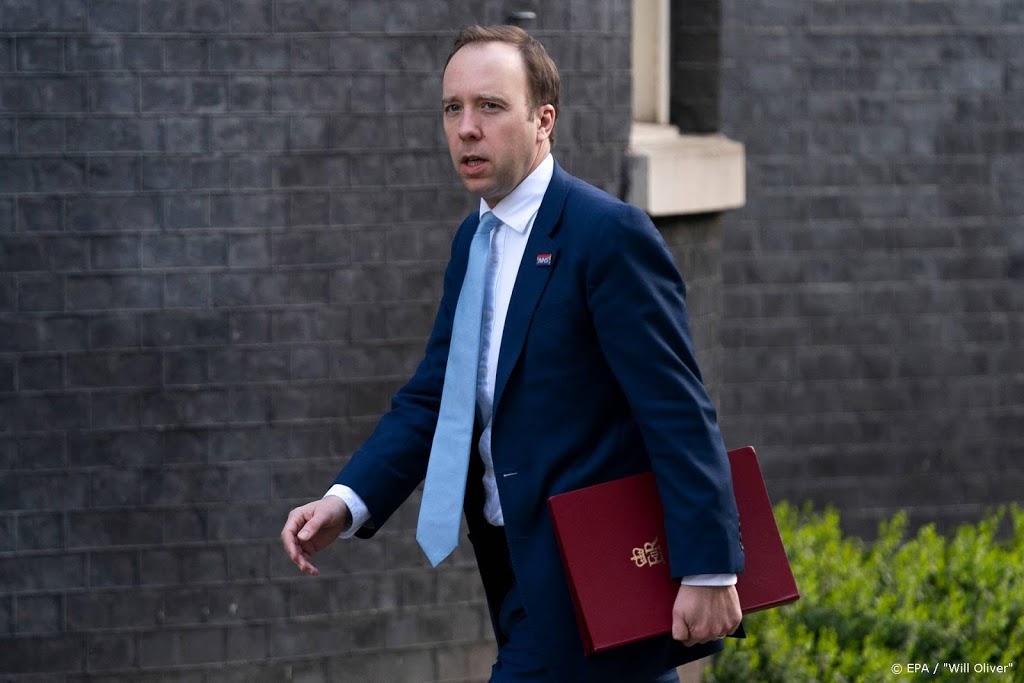 Britse minister dreigt met strengere coronamaatregelen