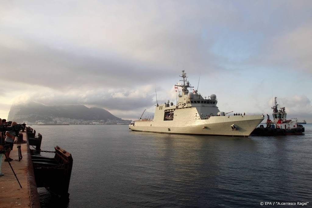 Frankrijk haalt coronapatiënten Corsica op met oorlogsschip