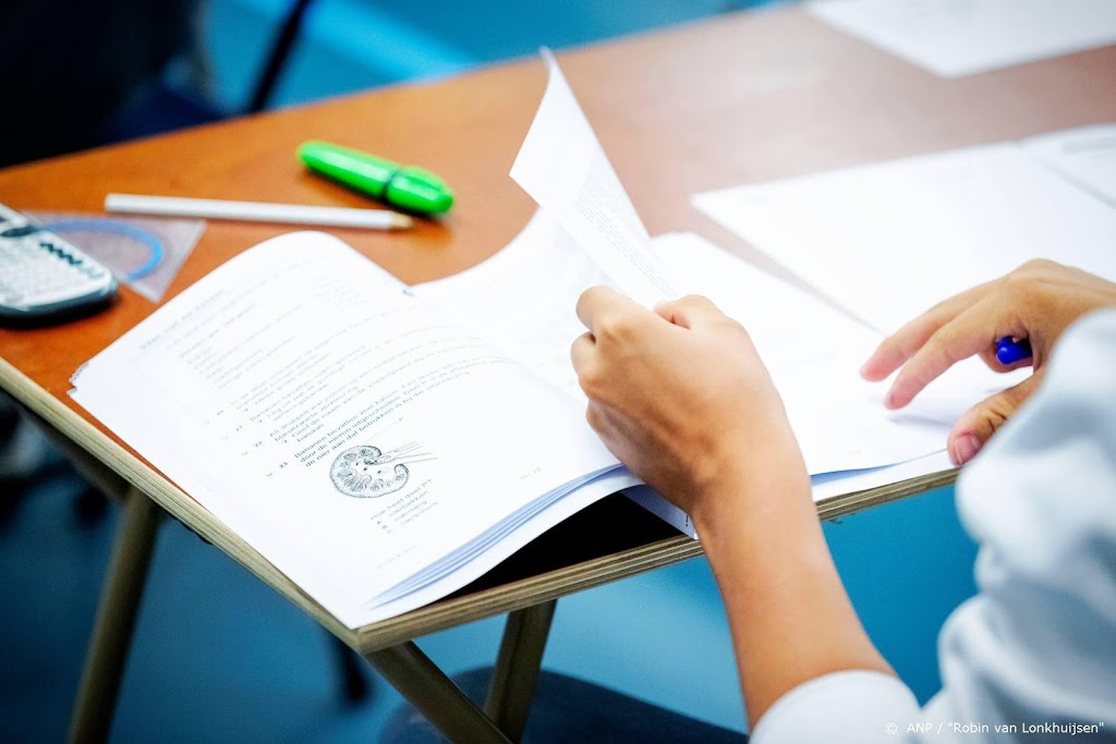 'Geef alle eindexamenkandidaten een diploma'