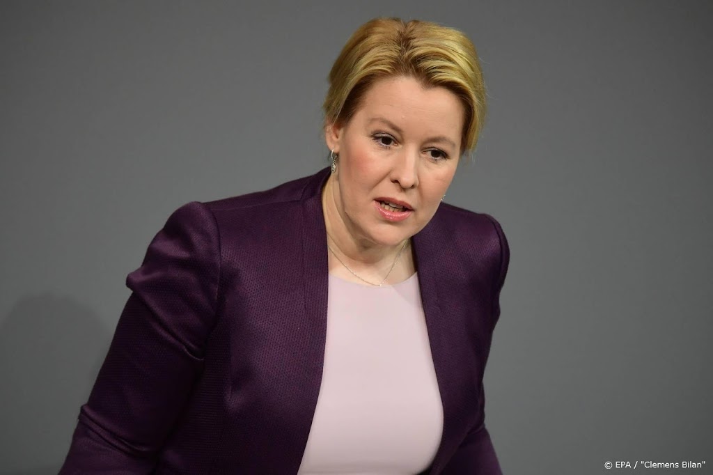 Duitse minister waarschuwt jongeren te stoppen met coronafeestjes