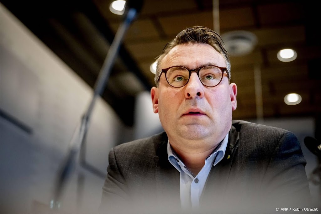 Van corruptie verdachte De Mos 'overwoog te stoppen'