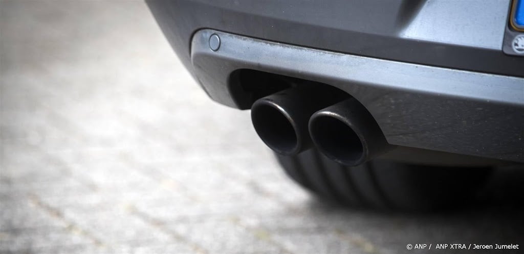 Biden legt automakers deadline op voor halvering uitlaatgassen