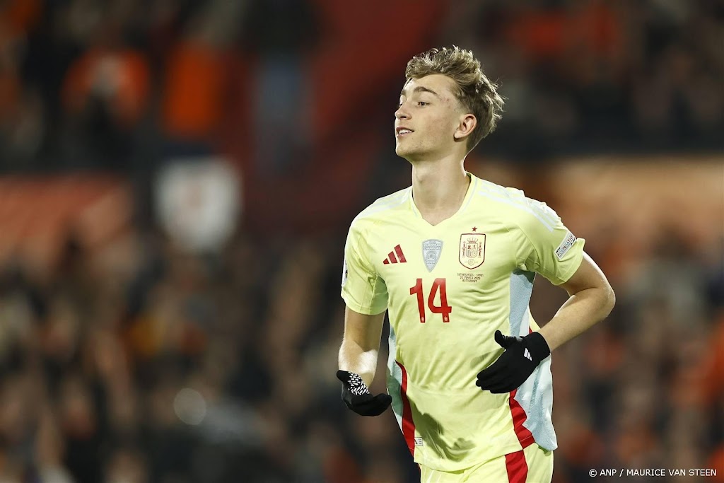 Verdediger Huijsen debuteert in De Kuip voor Spanje  