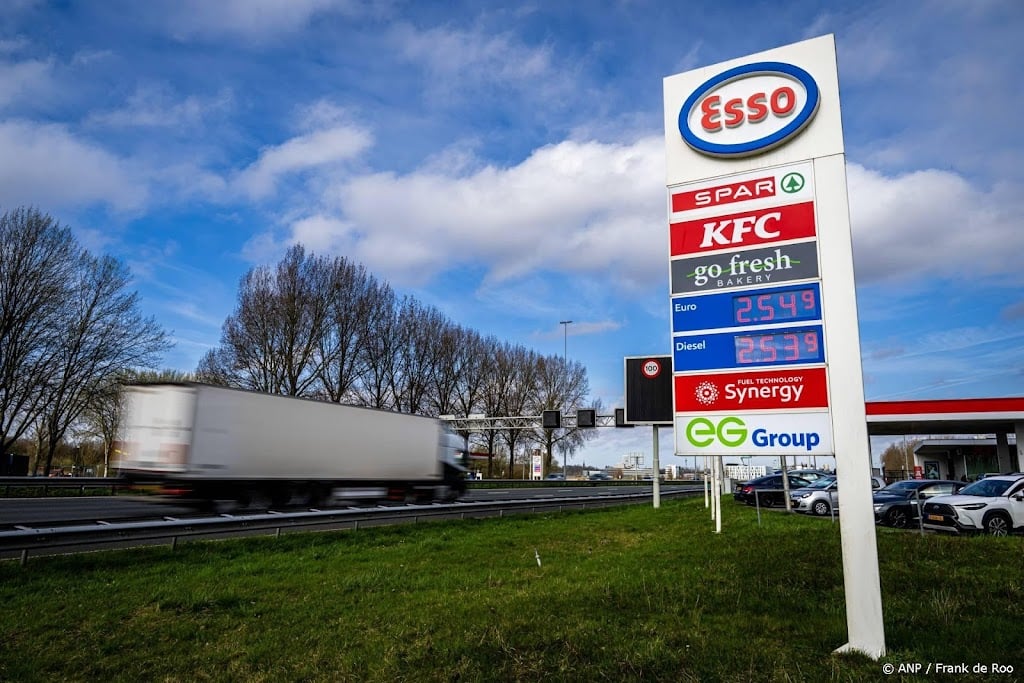 Vrachtwagenchauffeurs rijden al langzamer om dure diesel