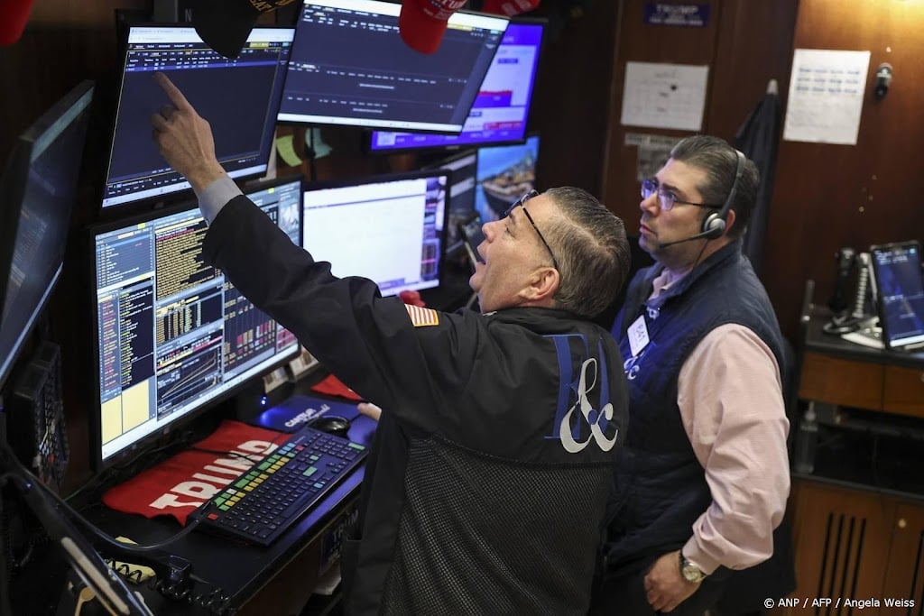 Wall Street opent lager door aanhoudende zorgen over Iranoorlog