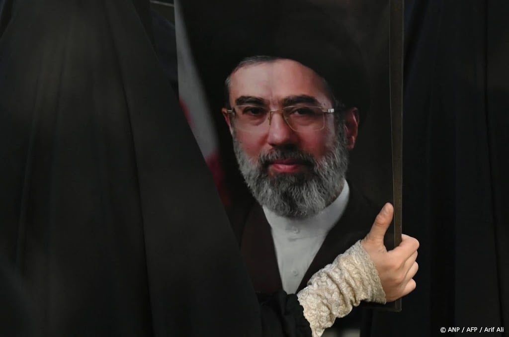 Khamenei schuift aanvallen op Turkije en Oman af op Israël