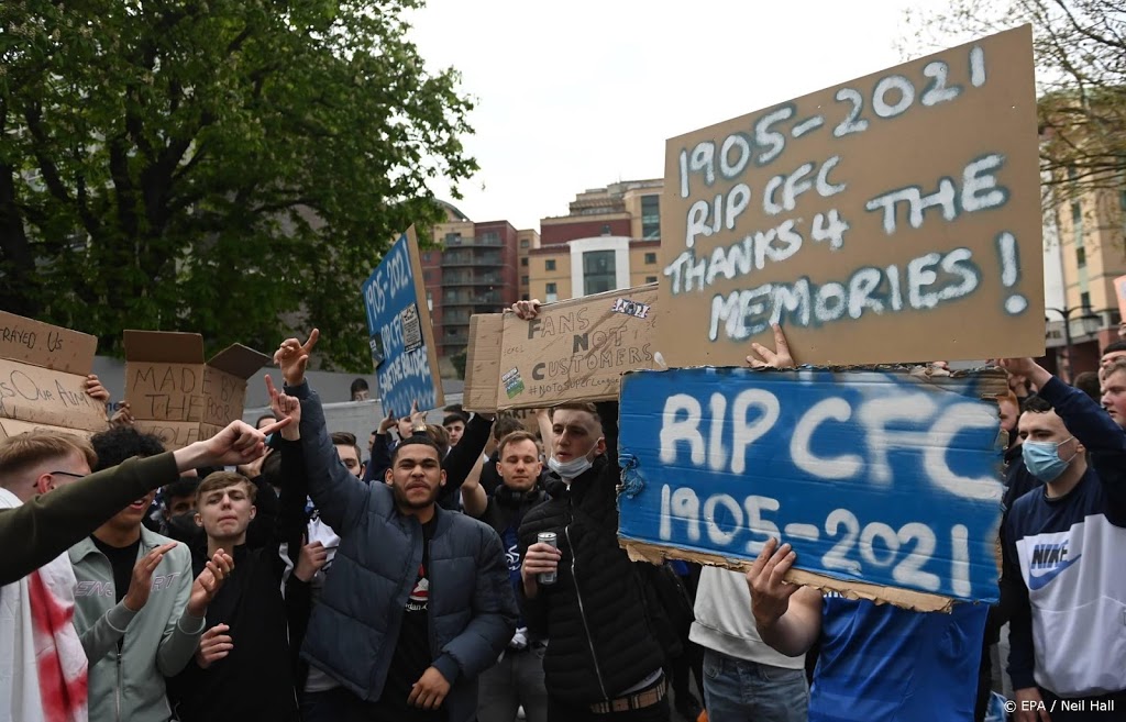 Fans protesteren massaal tegen Super League bij duel Chelsea