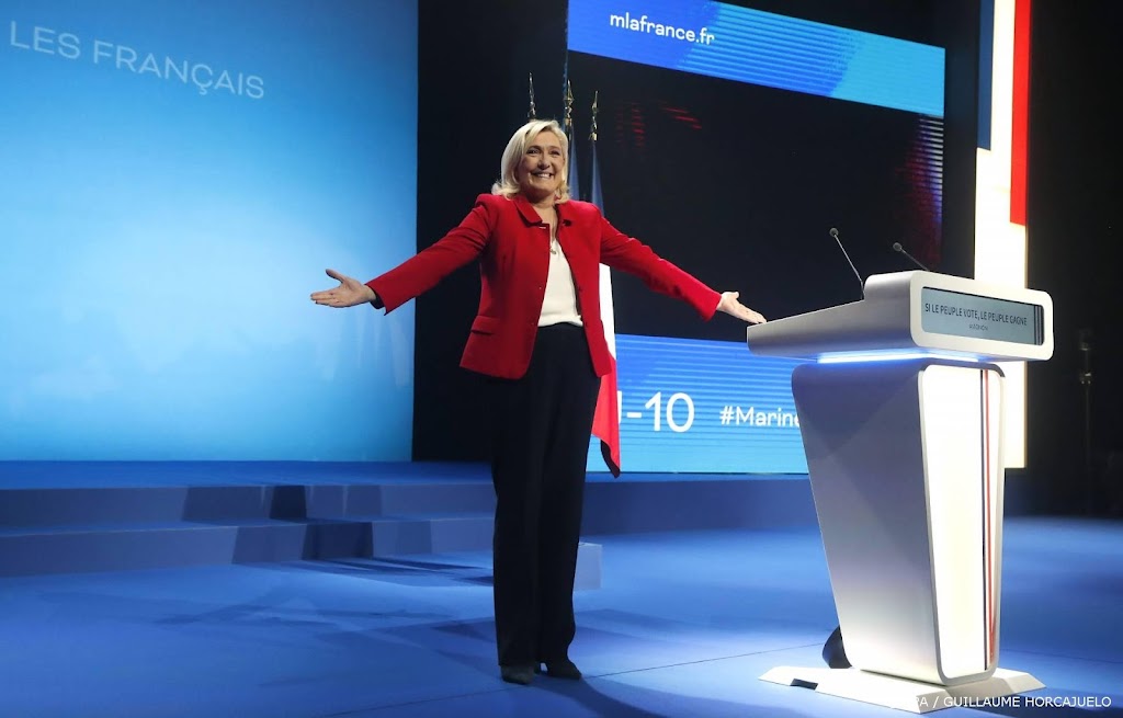 Presidentskandidaten Macron en Le Pen debatteren op televisie