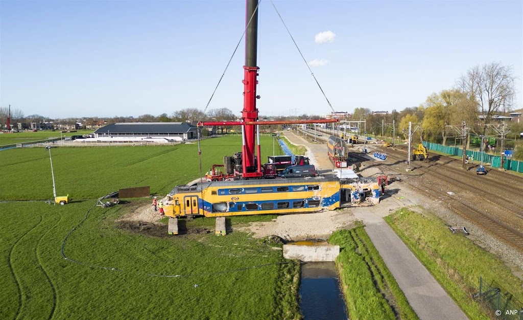 Weer treinen langs Voorschoten, nieuwe intercity rijdt ook weer