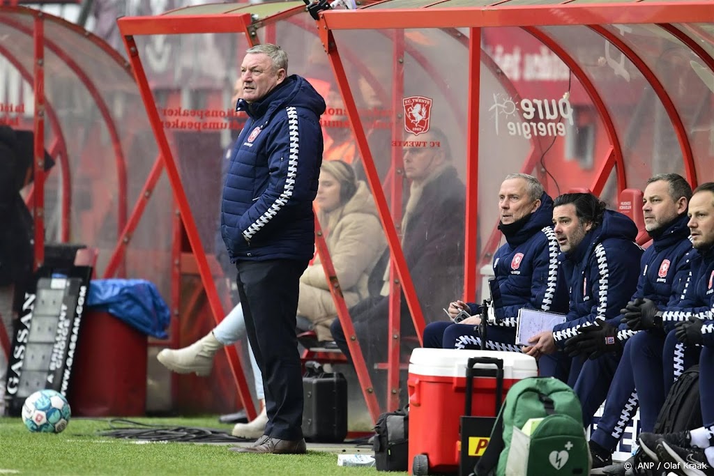 Assistenten Bogers en Van Dinteren vertrekken bij FC Twente