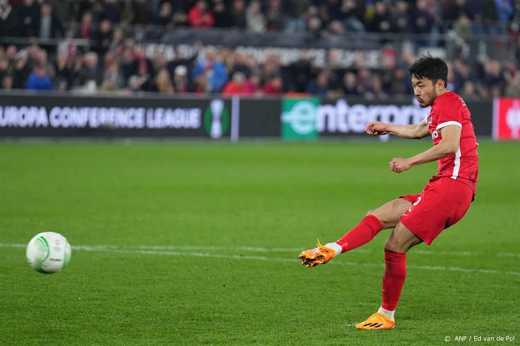 AZ wint na strafschoppen van Anderlecht en staat in halve finale