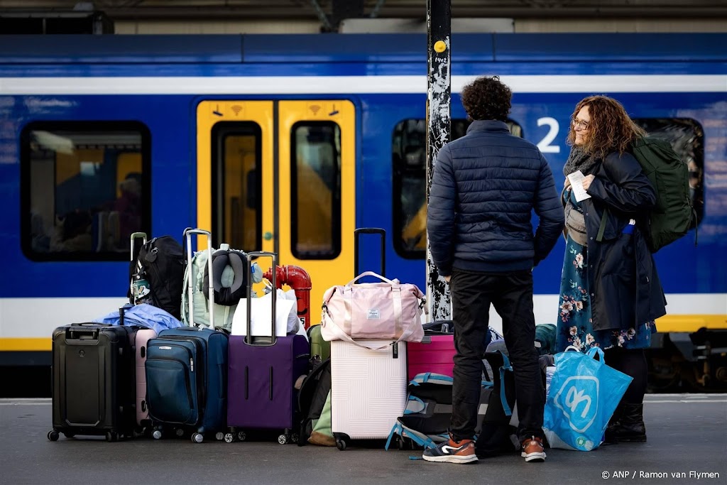 Openbaar vervoer staat 3 minuten stil uit protest tegen geweld 