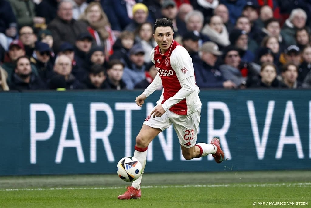 Ajax begint met Berghuis aan uitduel met FC Utrecht