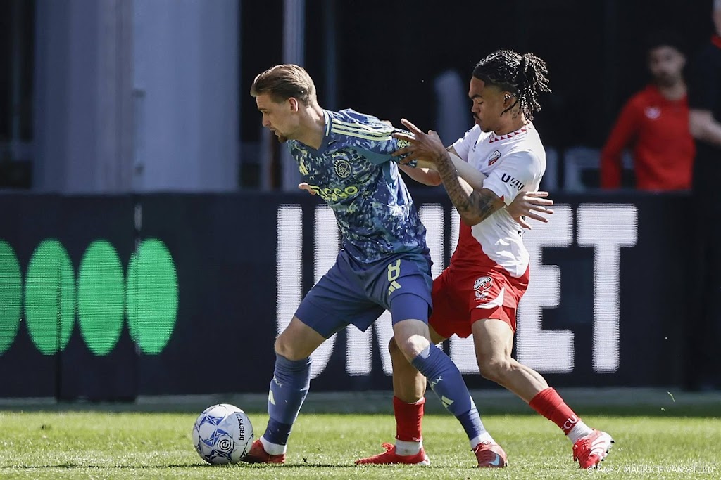 Middenvelder Taylor: Ajax moet zich nu niet gek laten maken