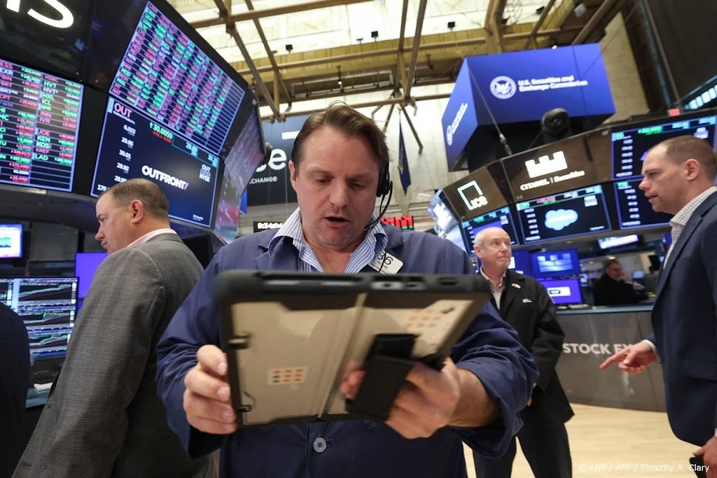 Wall Street beperkt verlies door nieuwe hoop op einde oorlog
