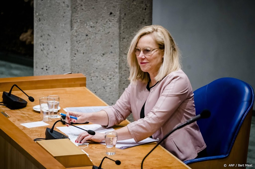 Begrotingstekort naar 3,4 procent, meer belasting voor bedrijven