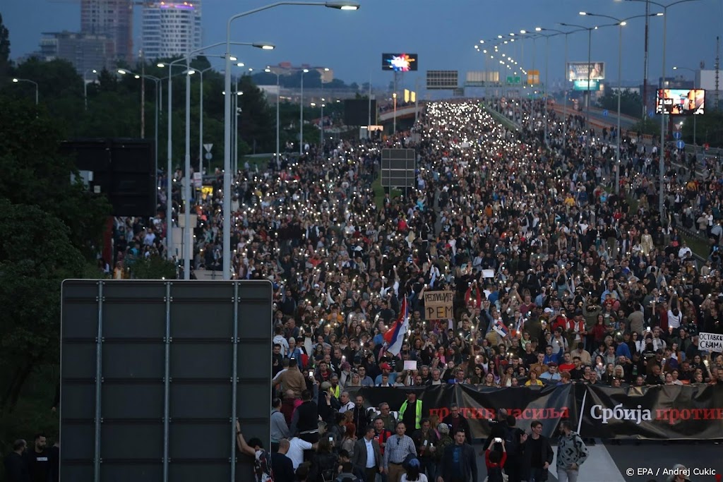 Tienduizenden Serviërs de straat op voor protest tegen geweld