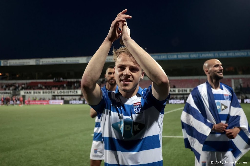 Zwolle huldigt voetballers van gepromoveerd PEC