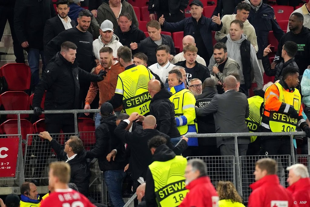 Politie toont binnenkort beelden verdachten bestormen AZ-tribune