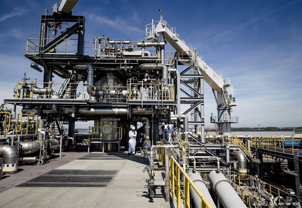 Eis om meer informatie over lng-strategie Shell weggestemd