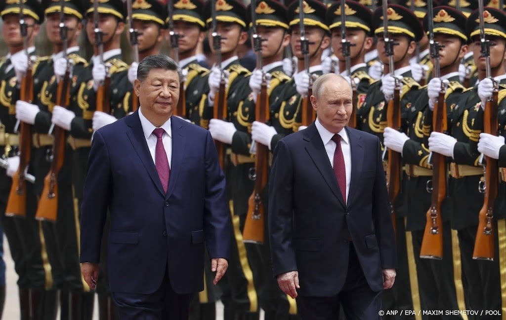 Xi begroet Poetin in Grote Hal van het Volk in Beijing