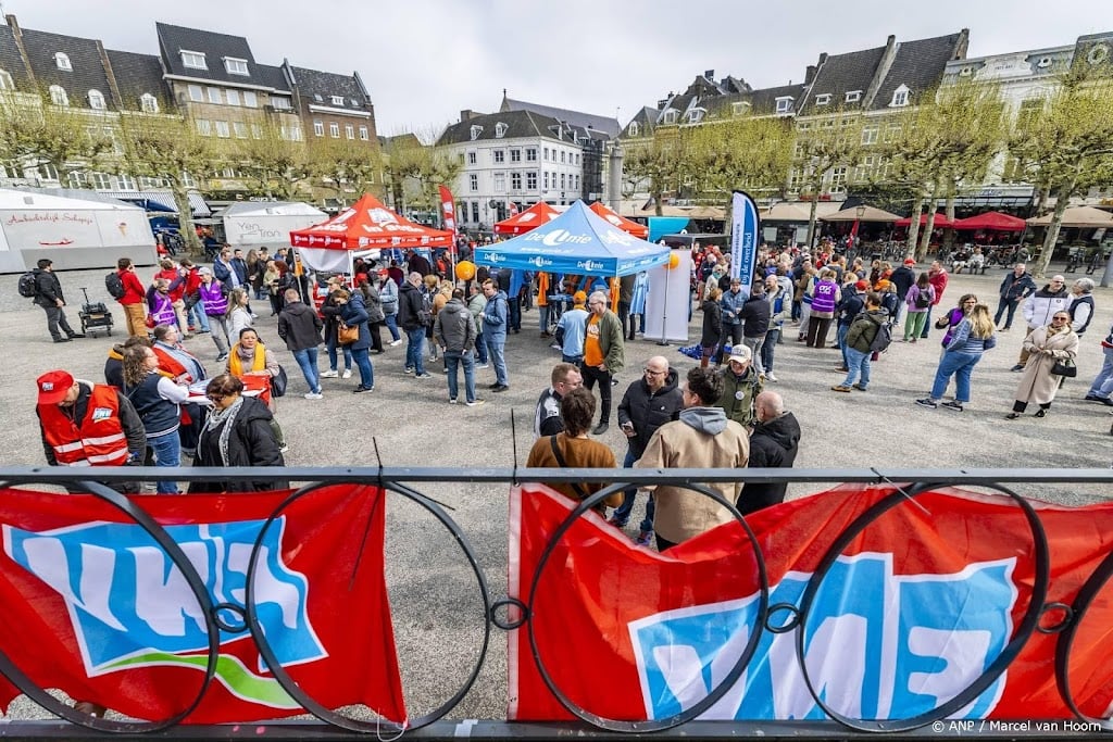 Grote meerderheid vakbondsleden stemt in met cao rijksambtenaren