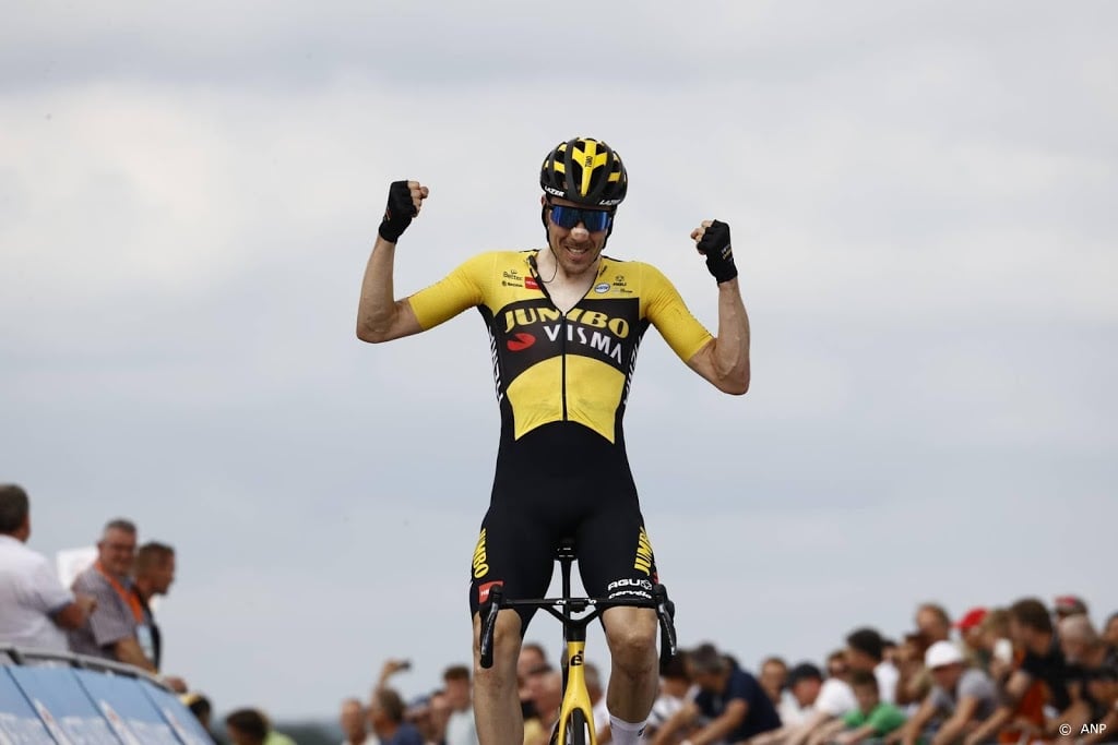 Wielrenner Roosen (Jumbo-Visma) wint in Drenthe NK op de weg