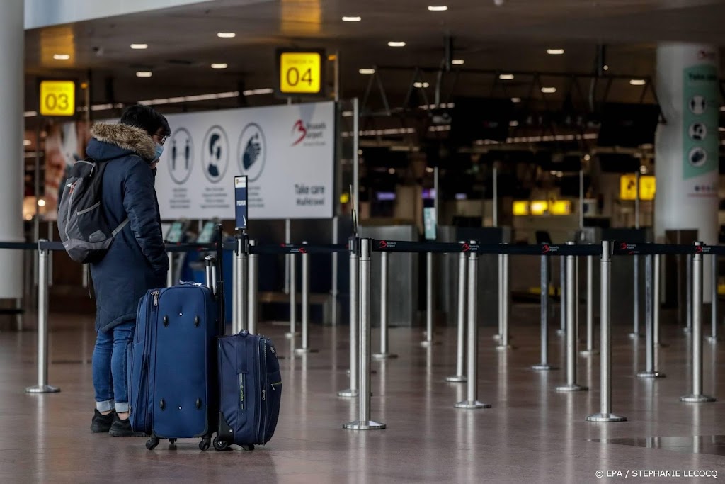 Rustig in vertrekhal Brussels Airport na annuleren vluchten