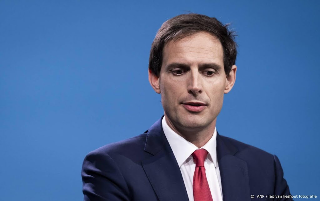 Hoekstra relativeert gevaar van verlamming Franse politiek