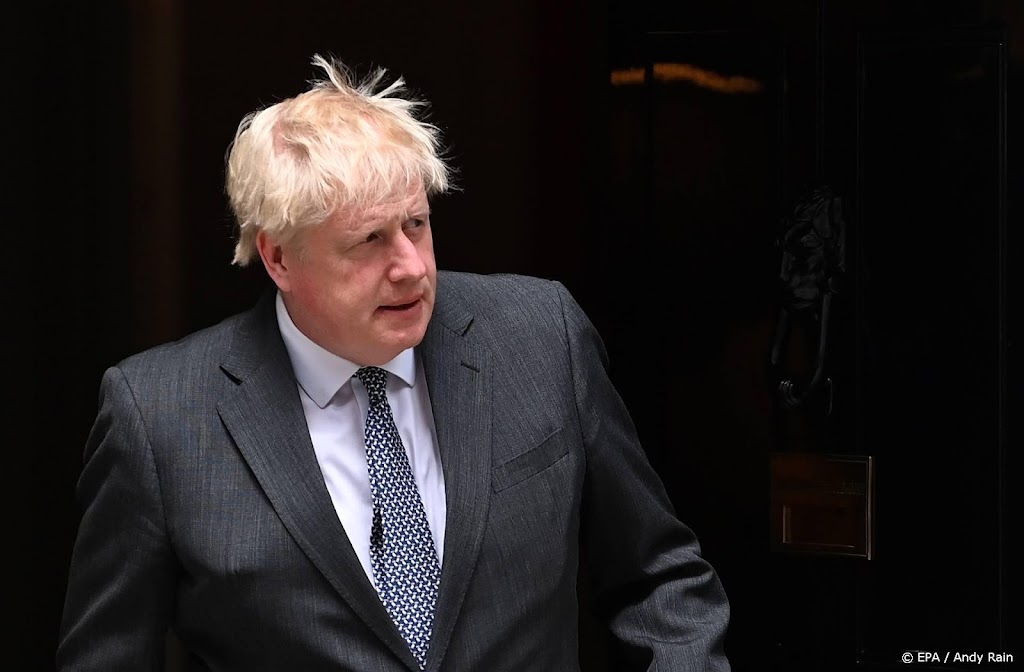 Britse premier Johnson weer aan het werk na routineoperatie