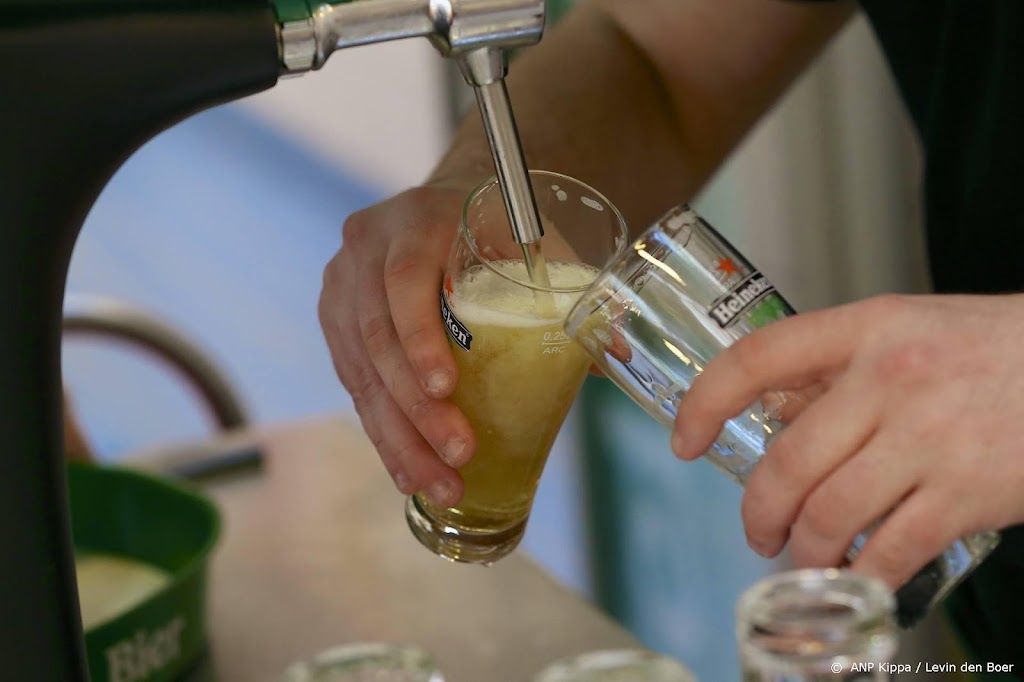 Heineken verhoogt bierprijzen in de horeca deze zomer