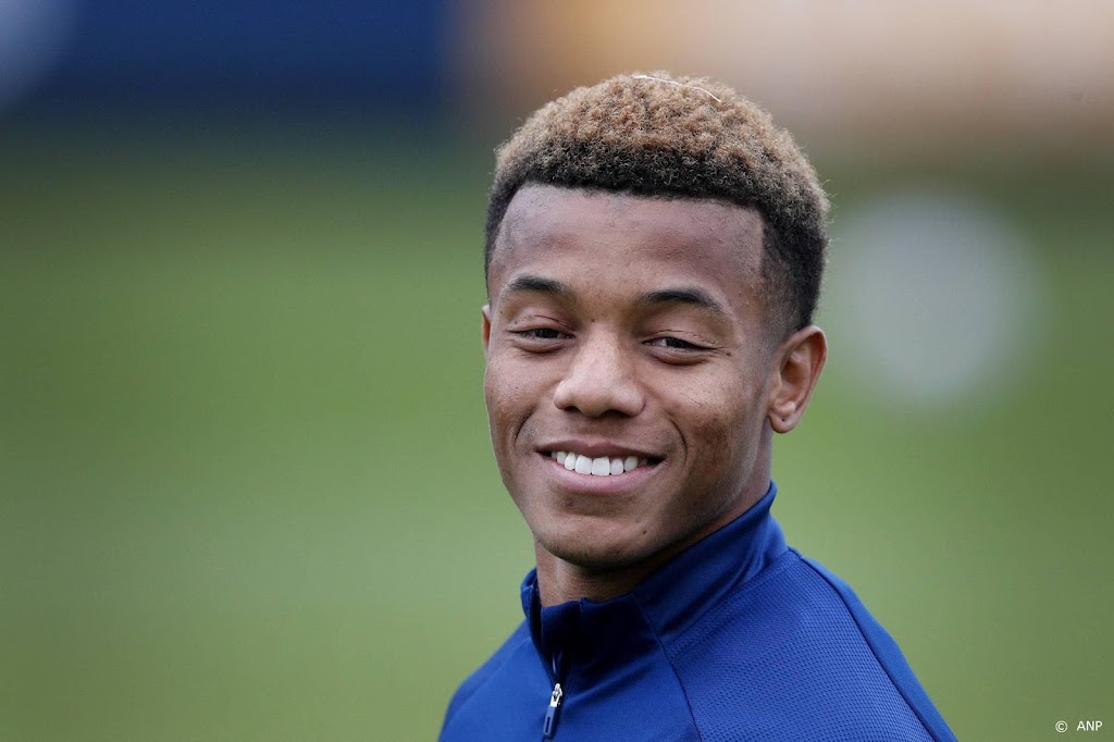 Aanvaller Neres vervolgt loopbaan bij Benfica