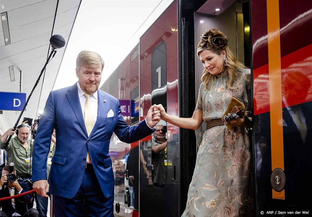 Koningspaar per trein gearriveerd in Brussel voor staatsbezoek