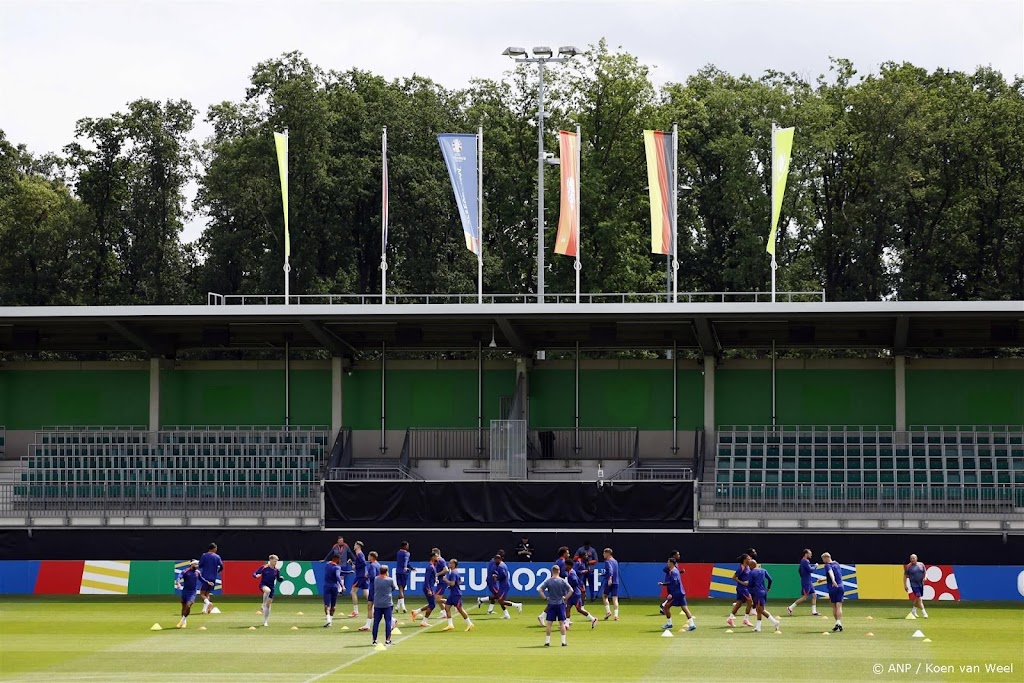Oranje traint met fitte selectie voor EK-duel met Frankrijk