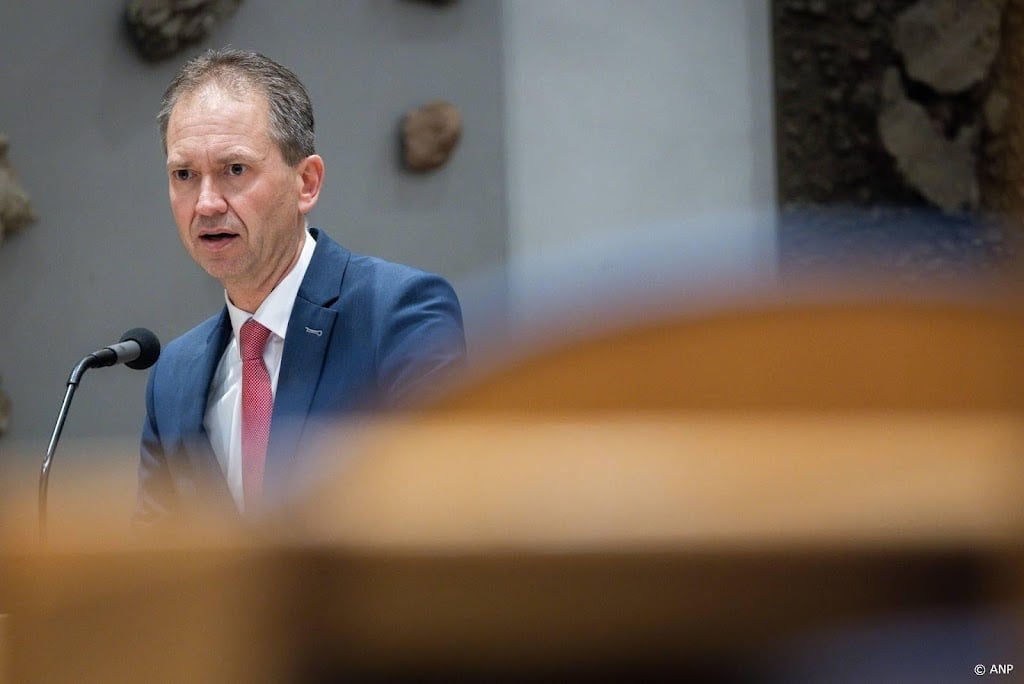 Van Hijum werkt aan verbod uitzendkrachten in vleessector