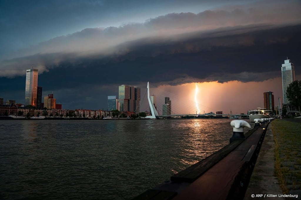 Veel stormmeldingen in midden van Nederland, NL-Alert verstuurd